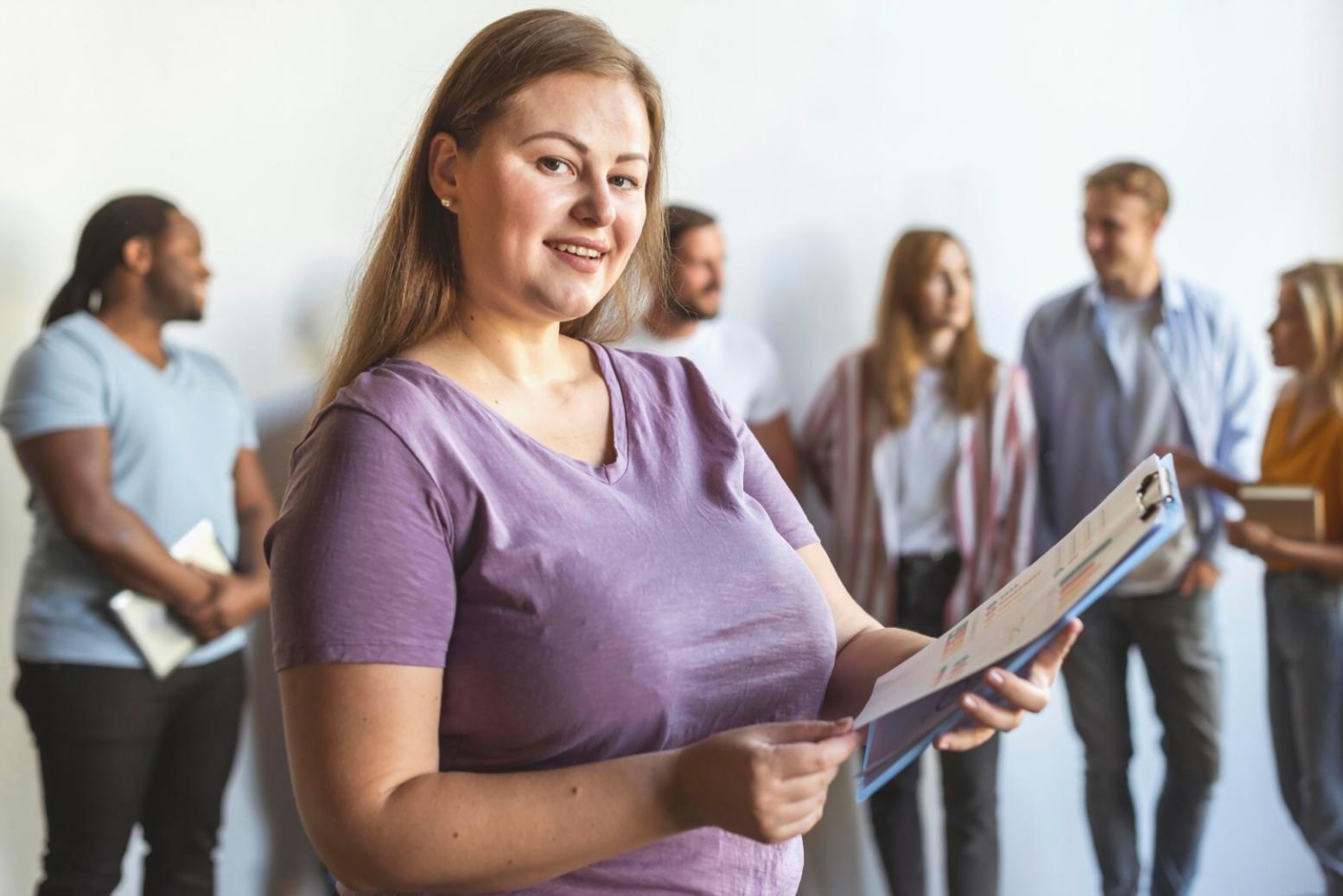 Esercizio pratico di ascolto attivo durante una sessione formativa