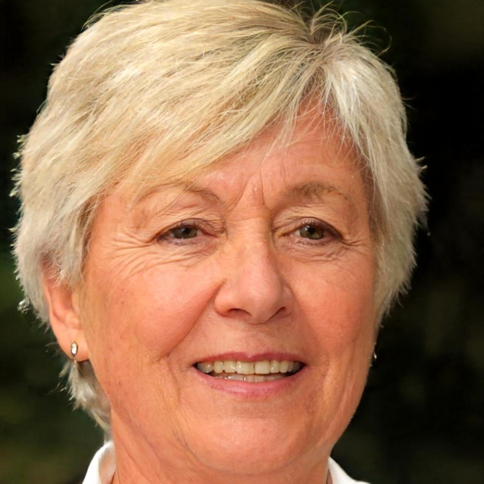 Ritratto professionale della dott.ssa Camilla Ferretti, esperta in psicologia interattiva